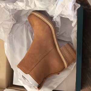 Tom's Women Marina Tan Smooth Waxy Leather boots